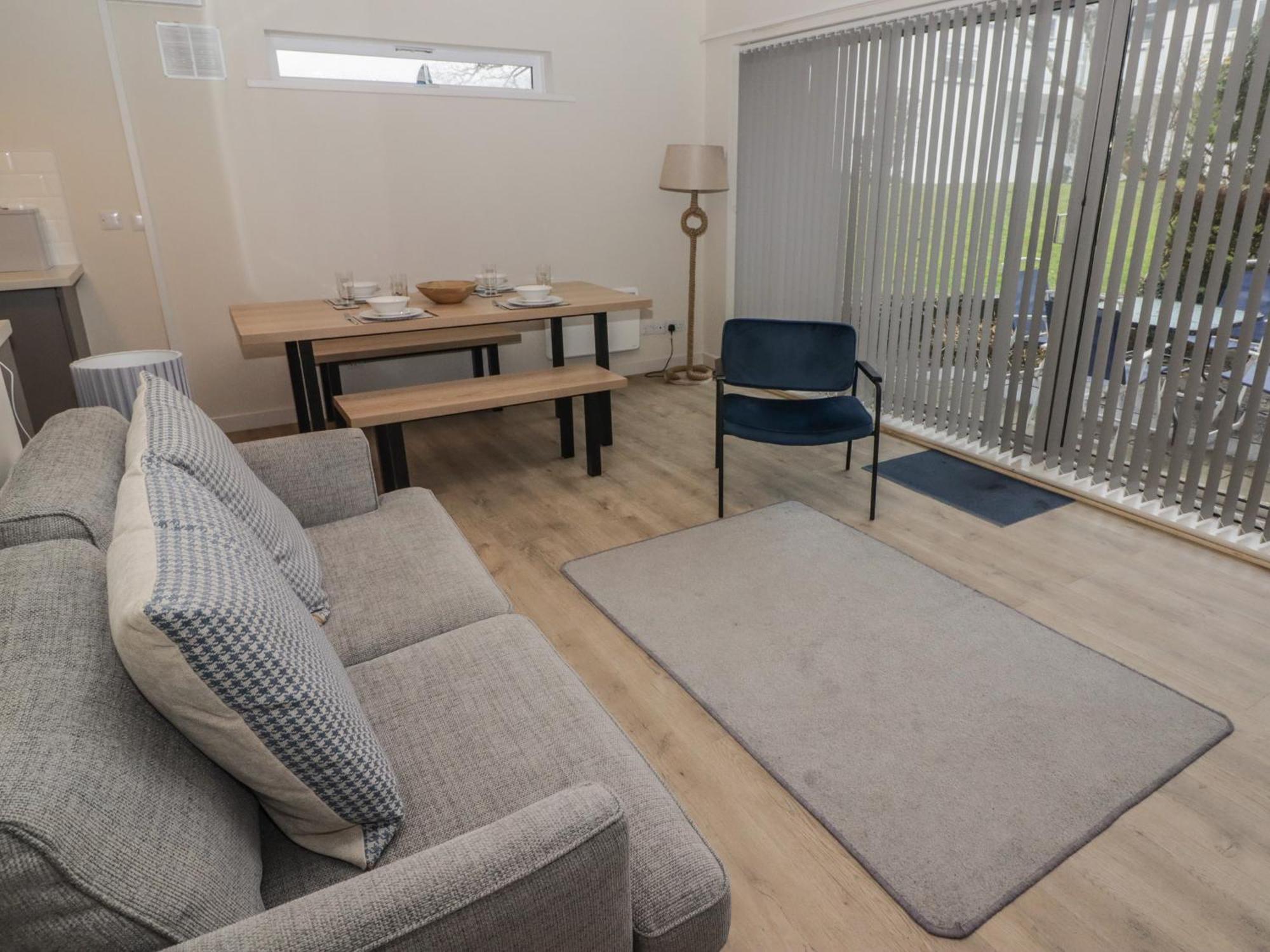23 Coedrath Park * Saundersfoot